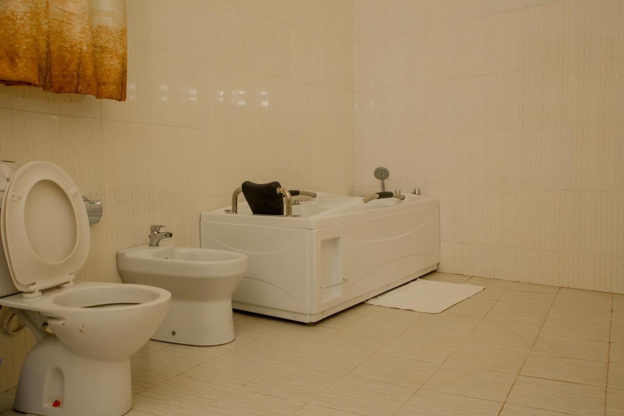 A1 Hotel And Resort Arusha Buitenkant foto