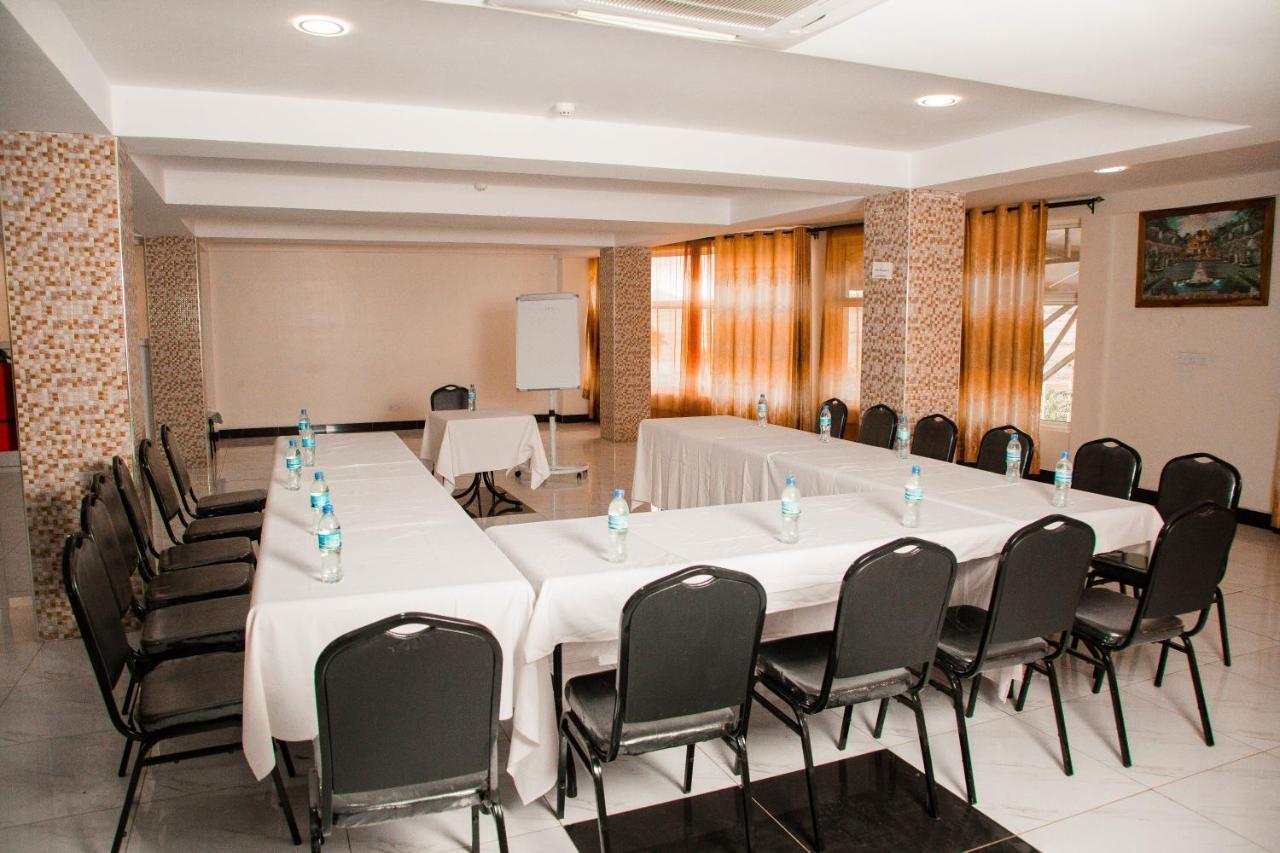 A1 Hotel And Resort Arusha Buitenkant foto